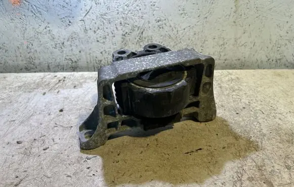 Volvo V50 Engine mount bracket 7M516F012YA 72702294