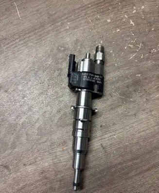 BMW 1 F20 F21 Fuel injector 7589048 10181088
