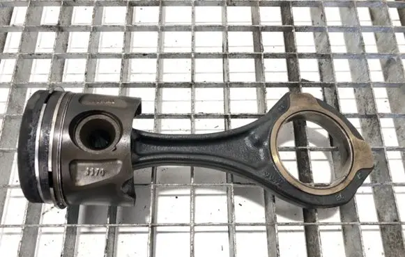 Mercedes-Benz Sprinter W906 Piston with connecting rod 8370642899
