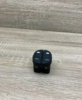 Ford Fusion Electric window control switch 03153300