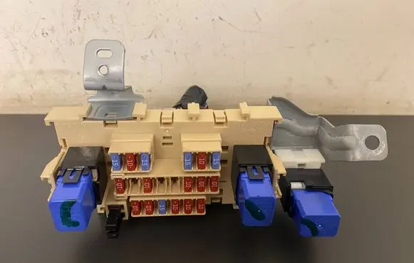Nissan Note (E11) Fuse module T30M10