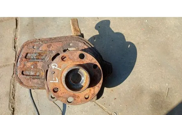 Opel Meriva A Front wheel hub spindle knuckle
