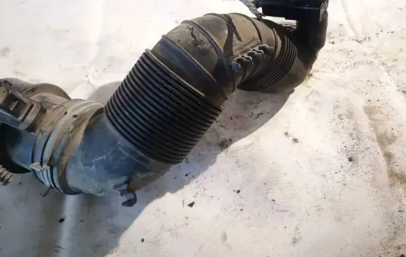 Air intake hose/pipe