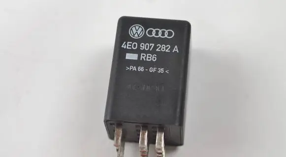 Volkswagen Caddy Glow plug pre-heat relay 4E0907282A
