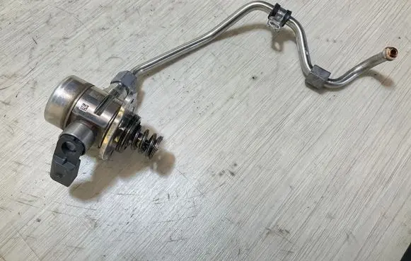 Audi Q3 F3 Fuel injection high pressure pump 05E127027
