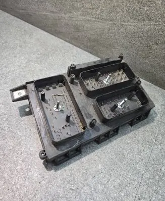 Opel Zafira B Fuse module 13206754