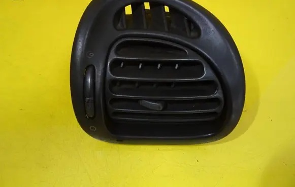 Citroen Xsara Picasso Dashboard side air vent grill/cover trim 9631280077