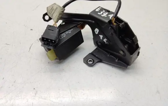 BMW 5 E39 Tailgate window lock/catch/latch 8238469 51248238469 8384069