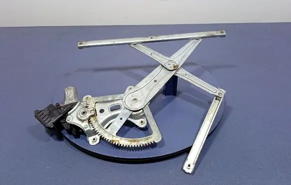 Toyota Corolla Verso E121 Front door window regulator with motor 698200F010