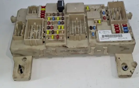 Ford Focus Fuse module 7M5T14A073JG 00158881 519200901