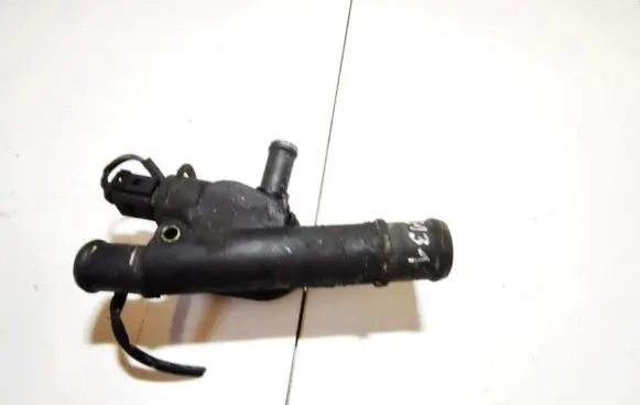 Audi A2 Engine coolant pipe/hose 038121133