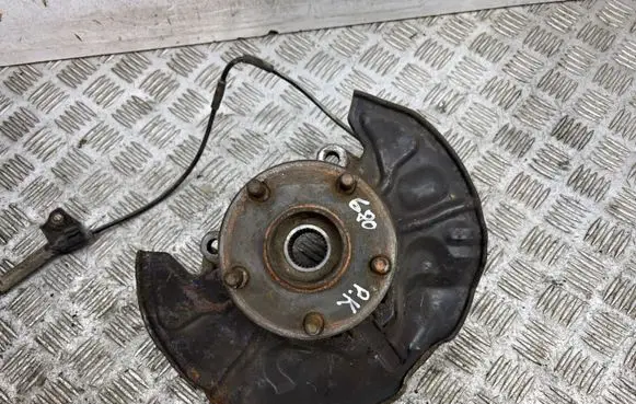 Toyota Avensis T250 Front wheel hub
