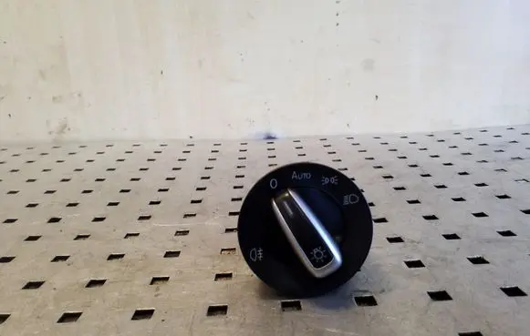 Volkswagen PASSAT CC Light switch