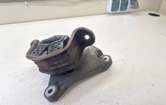 Volkswagen Multivan T5 Gearbox mounting bracket 7H0399151