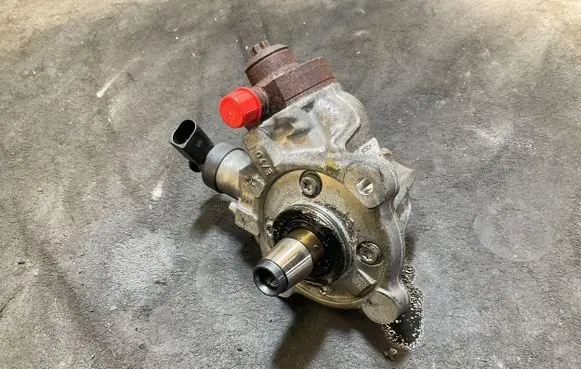 BMW 3 E92 E93 Fuel injection high pressure pump 7810696 0445010517