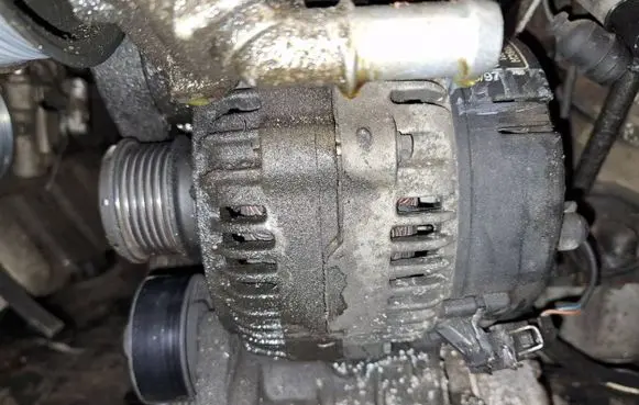Volkswagen Golf IV Generator/alternator 038903023j