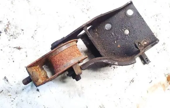 Mazda Premacy Engine mount bracket
