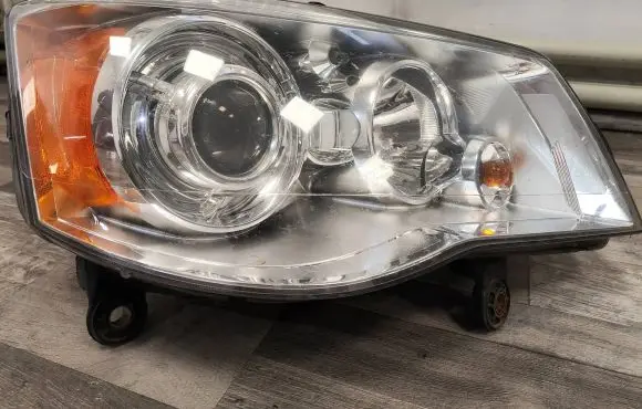 Chrysler Town & Country V Headlight/headlamp 51128C 05113338AG 5DV00900000