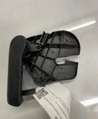 Audi A8 S8 D4 4H Engine bonnet (hood) release handle 4H1823633