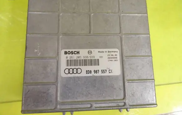 Audi A4 S4 B5 8D Engine control unit/module 8D0907557CX 0261203938