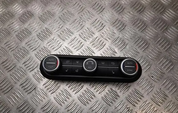 Alfa Romeo Giulia Climate control unit 01561390670