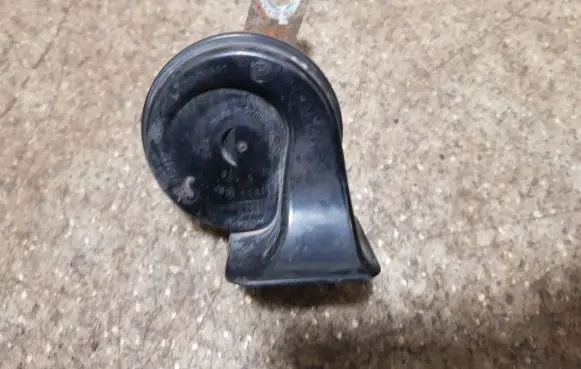 BMW 5 E39 Horn signal 703881157