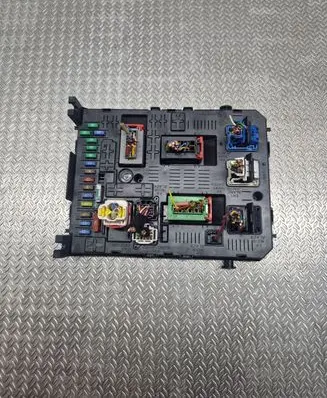 Citroen C5 Fuse module 281197595