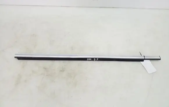 Mercedes-Benz GLK (X204) Front door glass trim molding A2047252265