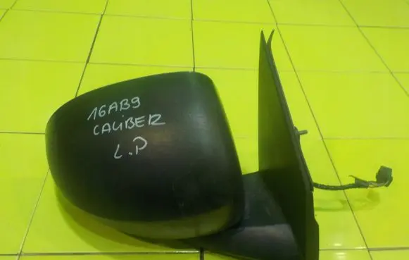 Dodge Caliber Front door electric wing mirror LEWE 16AB9