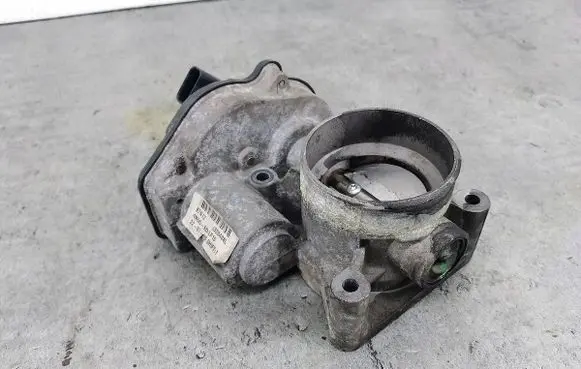 Ford Focus Throttle body valve 4M5G-ED