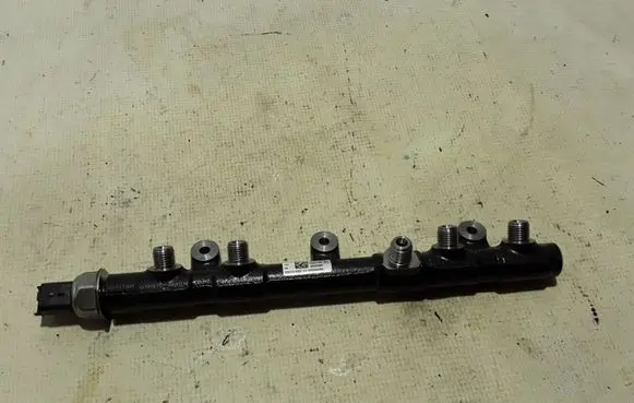 Renault Master III Fuel main line pipe 175217543R