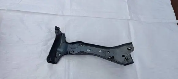Audi A3 S3 8V Fender mounting bracket 8V0821136