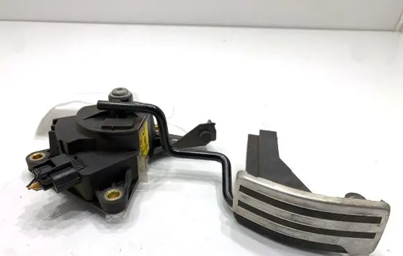Nissan Qashqai Accelerator throttle pedal