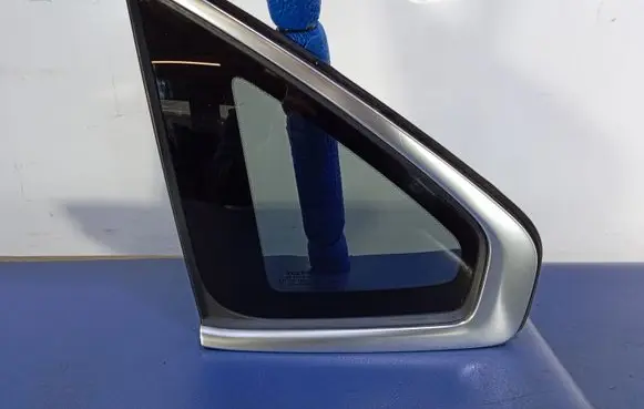 Volvo S90, V90 Rear side window 31424274
