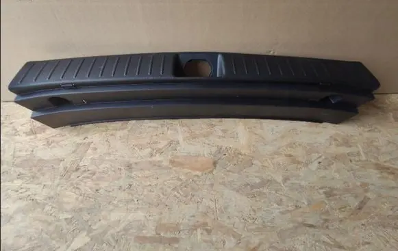 Trunk/boot sill cover protection