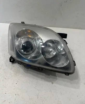 Toyota Avensis T250 Headlight/headlamp