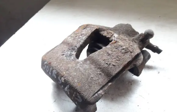 Volkswagen Golf V Front brake caliper
