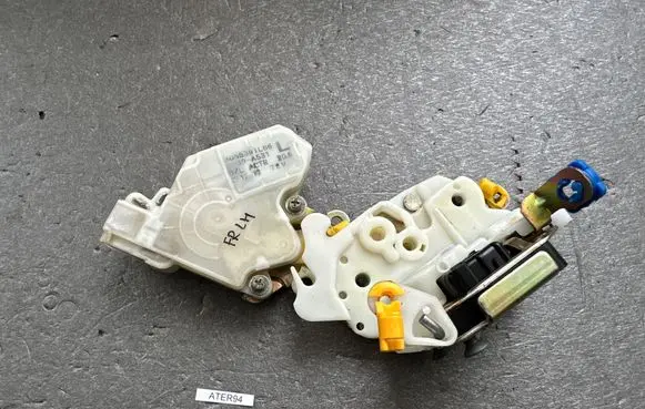 Nissan Terrano Front door lock 8055391L66 805030F415
