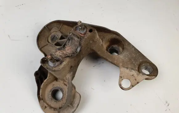 Audi A6 S6 C6 4F Engine mounting bracket 4F0199351