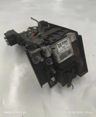 Peugeot 308 Battery relay fuse 28236841 03146383