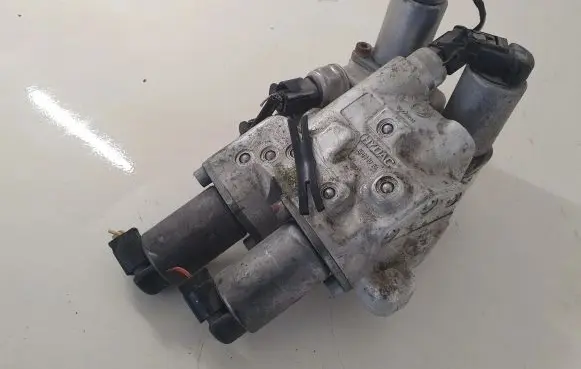 BMW 7 F01 F02 F03 F04 Air suspension compressor 6775258