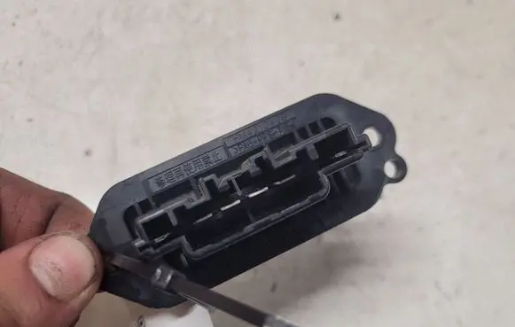Mazda 5 Heater blower motor/fan resistor 5627E17 HB151BN7N