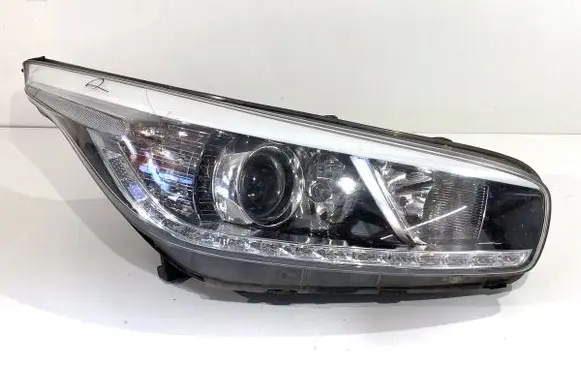 KIA Ceed Headlight/headlamp 92102A2220