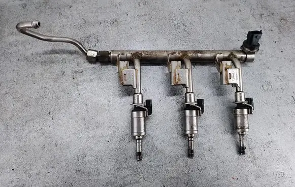 Ford Focus Fuel main line pipe CM5G-9H487-HB