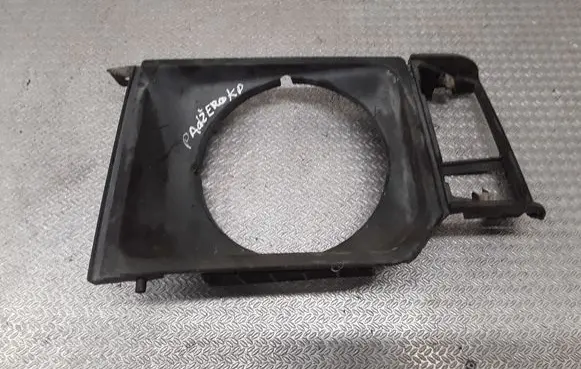 Mitsubishi Pajero Headlight/headlamp mounting bracket 