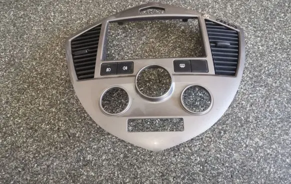 KIA Carens I Radio/GPS head unit trim 