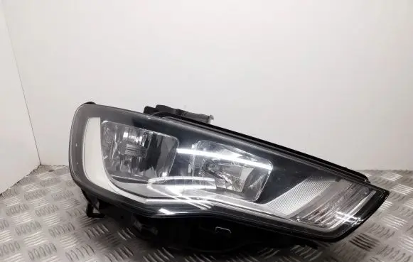 Audi A3 S3 8V Headlight/headlamp 8V0941004A