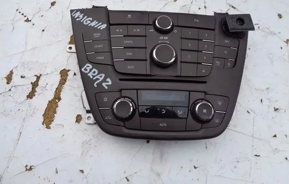 Head unit multimedia control