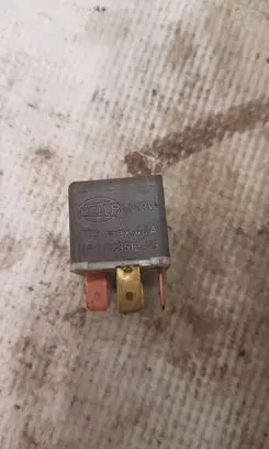 Volkswagen PASSAT B3 Other relay 141951253B