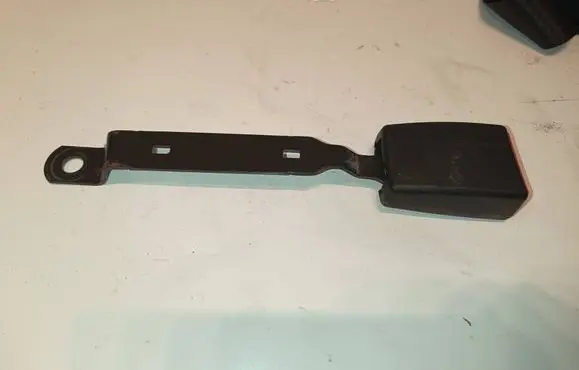 Skoda Fabia Mk1 (6Y) Front seatbelt buckle 6Y088471 6Y0858471K 33012592